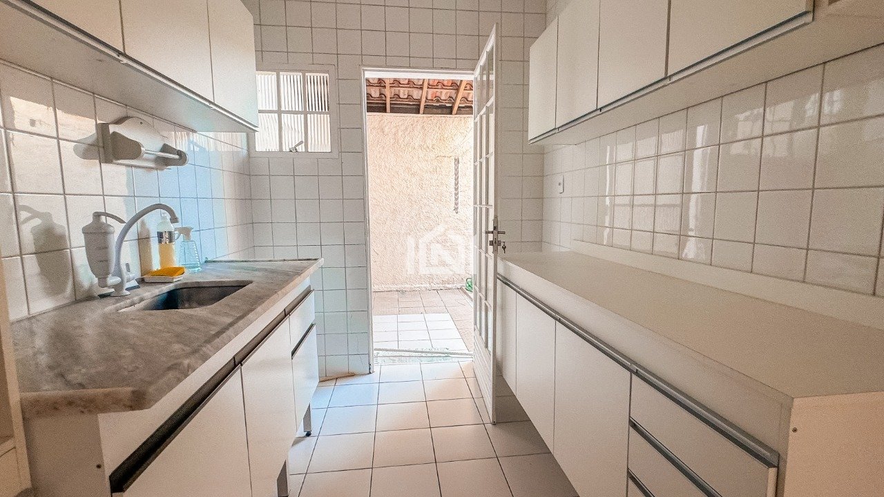 Casa a venda no condominio Villa Nostra - Cozinha com moveis planejados