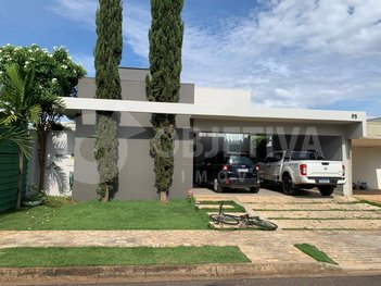 house em Avenida Vereador Carlito Cordeiro, Jardim Botânico - Uberlândia - MG