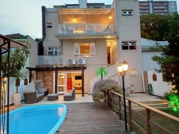 house em Rua Luzitana, Higienópolis - Porto Alegre - RS