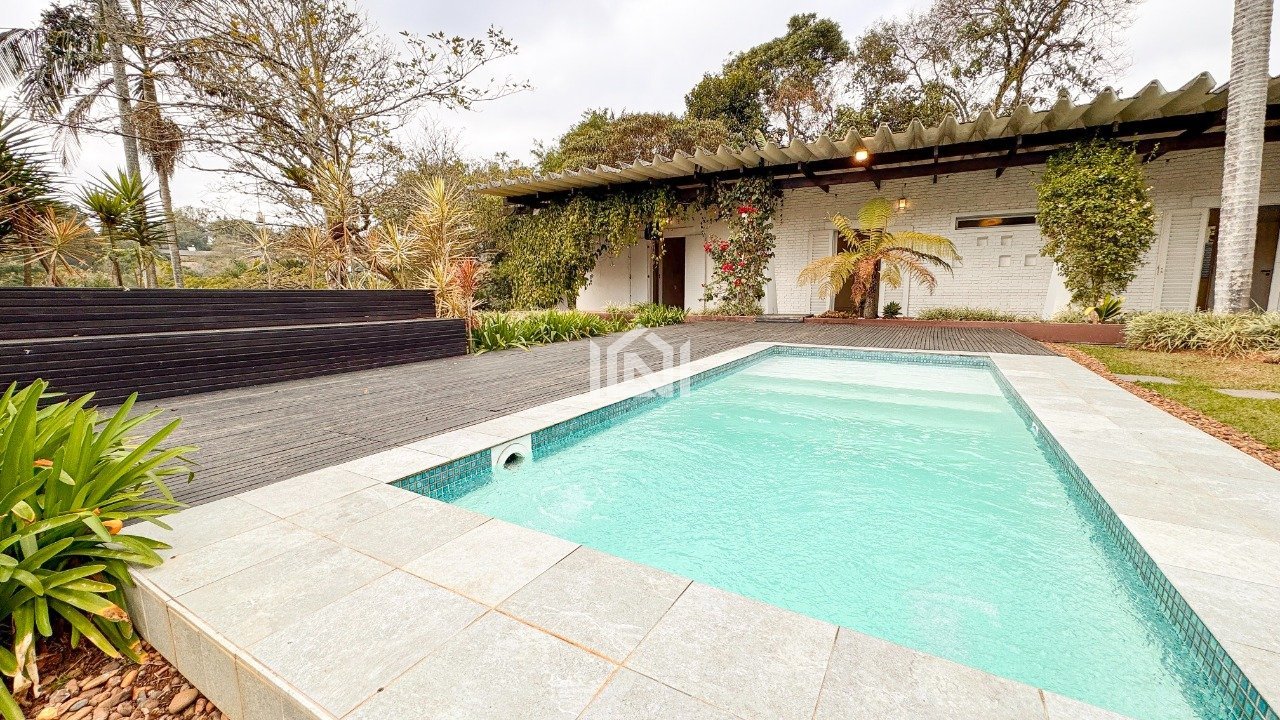 Casa para venda no miolo da Granja Viana