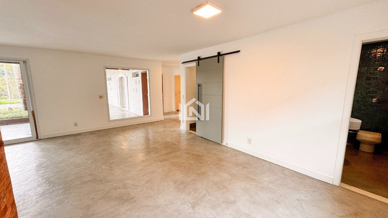 Casa para venda no miolo da Granja Viana