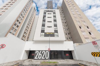 apartment em Rua Guilherme Pugsley, Água Verde - Curitiba - PR