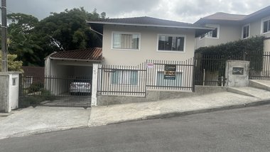 house em Rua Samuel Heusy, Bom Retiro - Joinville - SC