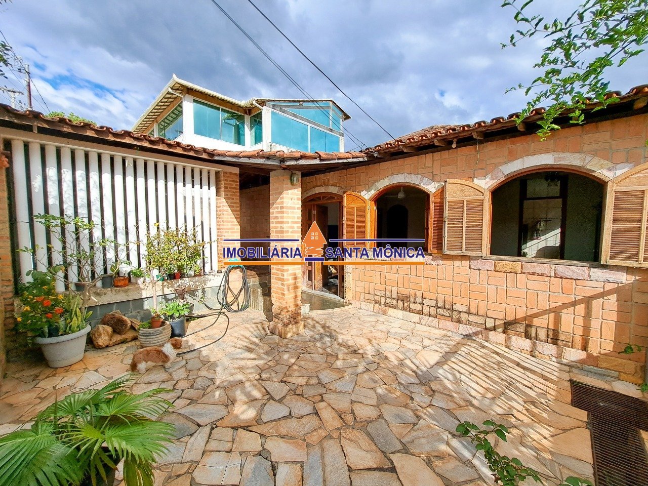 Casa com 4 quartos — Santa Amélia, Belo Horizonte