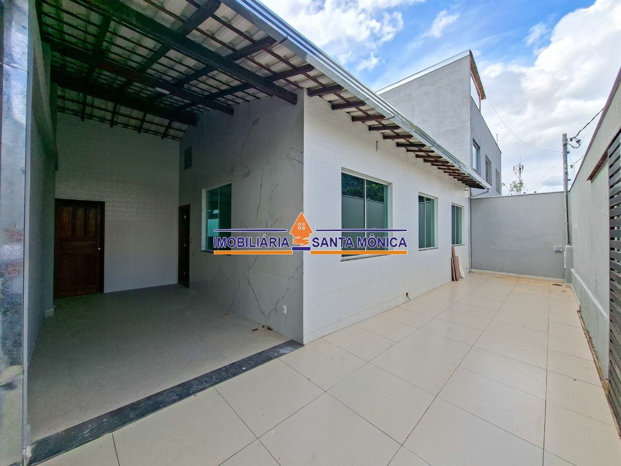 Casa com 3 quartos — Santa Mônica, Belo Horizonte