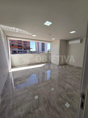 office em Avenida dos Vinhedos, Morada da Colina - Uberlândia - MG
