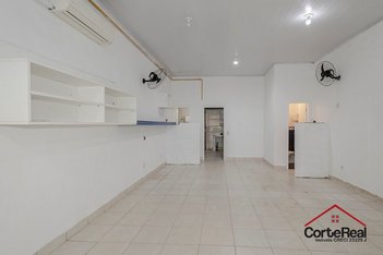 business em Avenida Amynthas Jacques de Moraes, Humaitá - Porto Alegre - RS