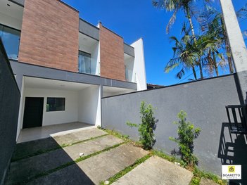 house em Rua Treze de Maio, Iririú - Joinville - SC