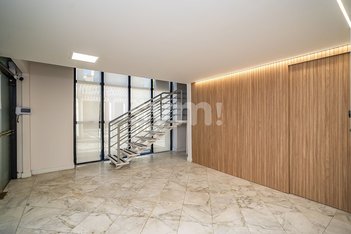 business em Avenida Cândido de Abreu, Centro Cívico - Curitiba - PR