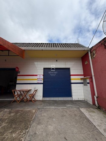 business em Rua Quirino Zagonel, Itália - São José dos Pinhais - PR