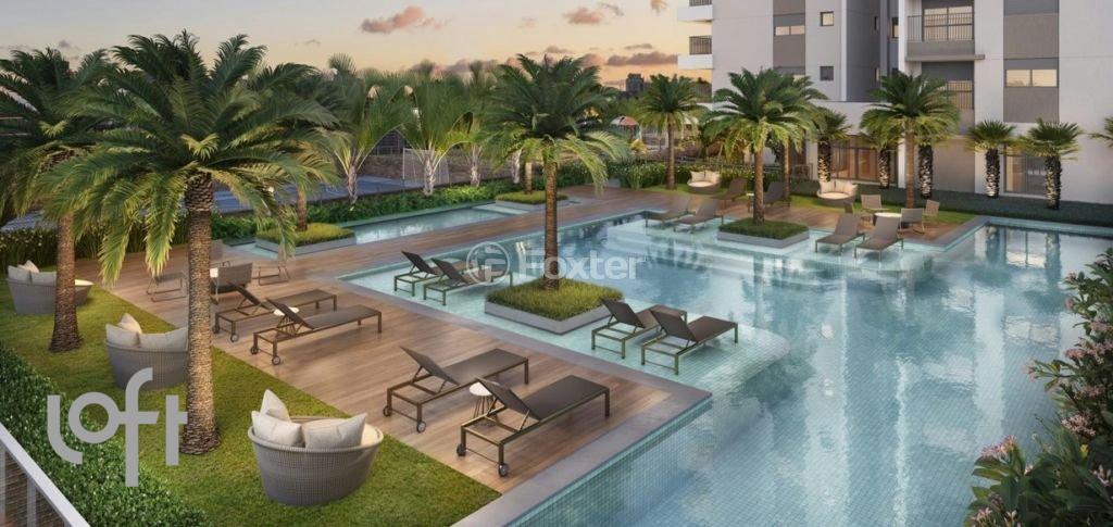 area-de-lazer-com-piscina-e-palmeiras