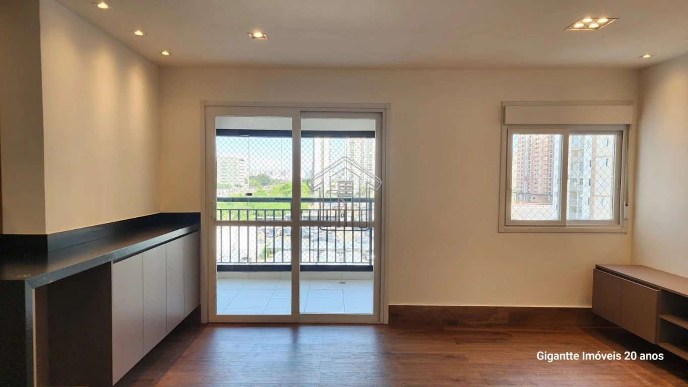 Sala de estar e varanda