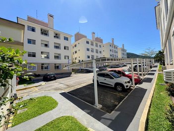 apartment em Rua dos Palmiteiros, Madri - Palhoça - SC