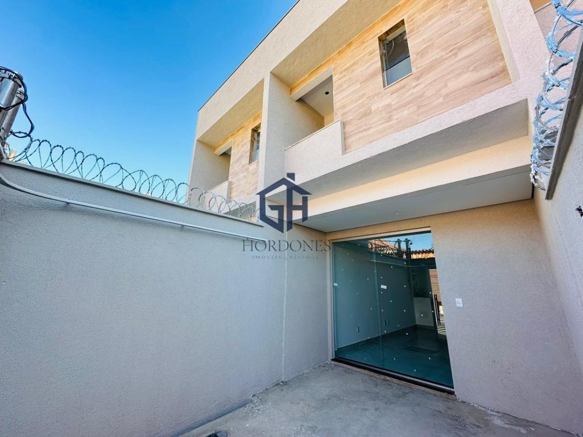 Casa com 2 quartos — Planalto, Belo Horizonte