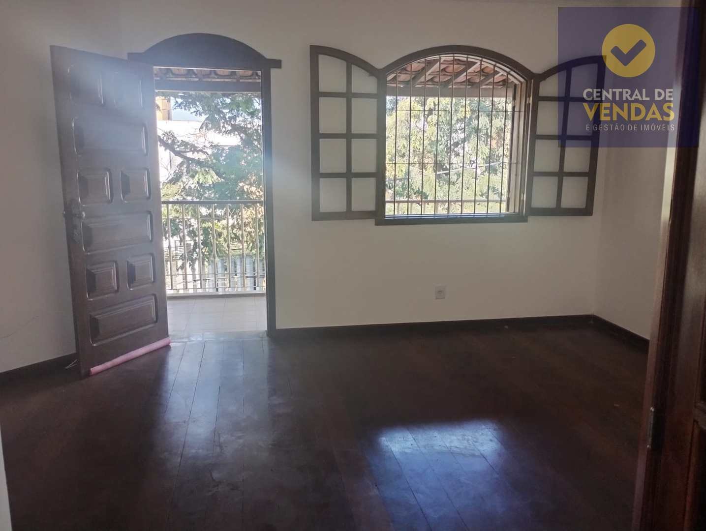 Casa com 5 quartos — Santa Mônica, Belo Horizonte