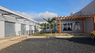 business em Avenida Wilson Rodrigues da Silva, Loteamento Residencial Pequis - Uberlândia - MG