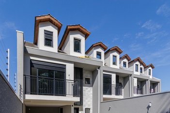 house em Rua Doutor Lubumir Viergbiski, Campo Comprido - Curitiba - PR