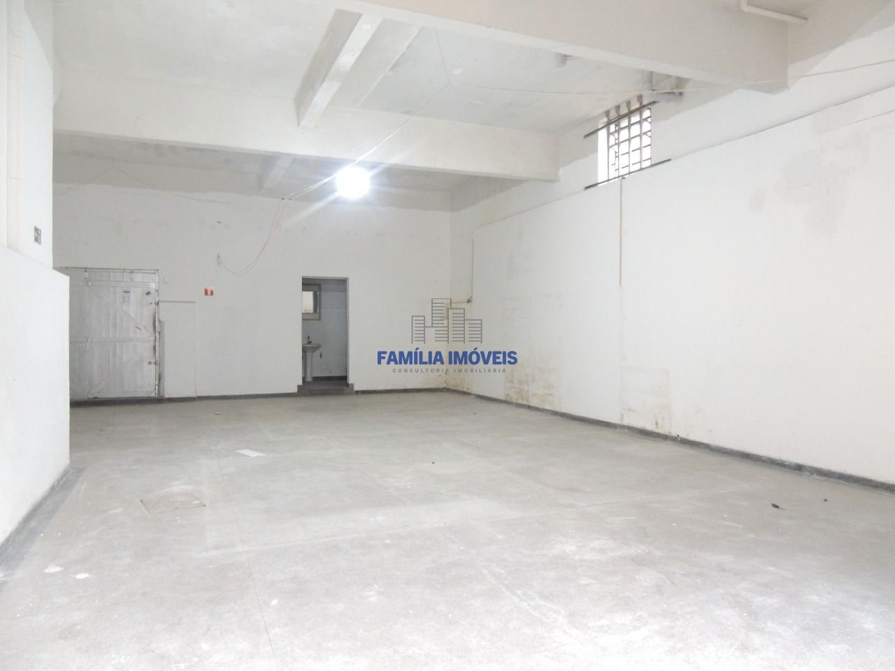 Alugar Loja comercial frente na Vila Mathias em Santos SP