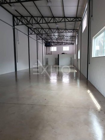 industrial em Avenida Reynaldo de Porcari, Jardim Tereza Cristina - Jundiaí - SP
