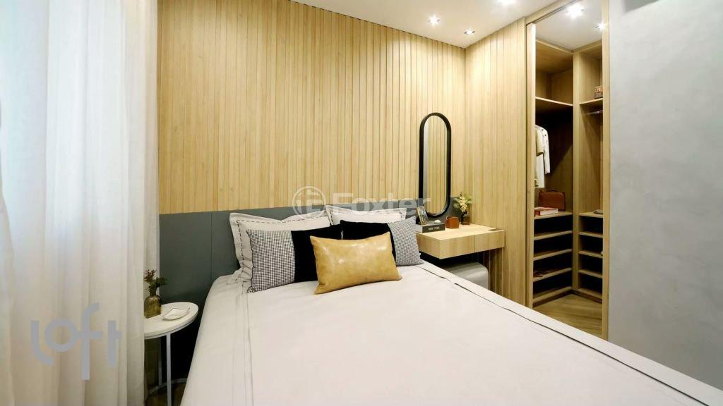 quarto-com-cama-de-casal-e-closet