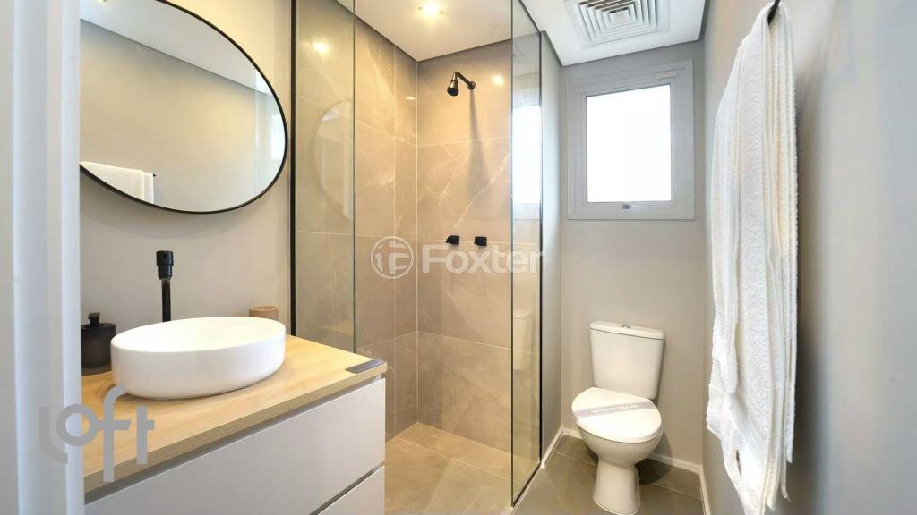 banheiro-moderno-com-chuveiro-e-box-de-vidro