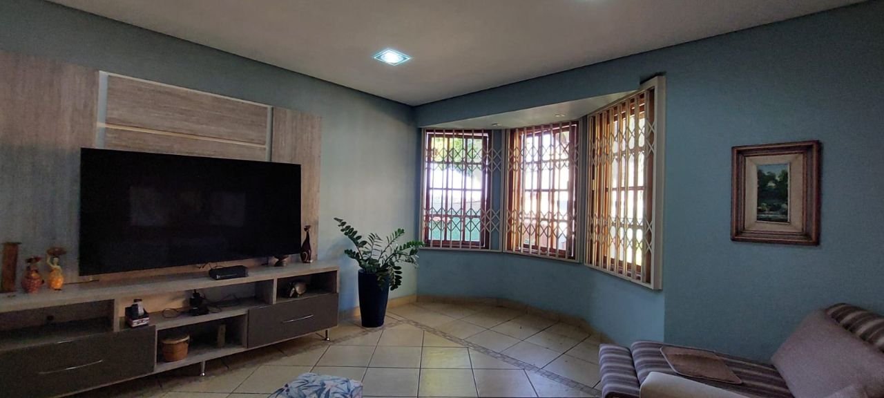 Casa com 3 quartos — Jardim Guanabara, Belo Horizonte