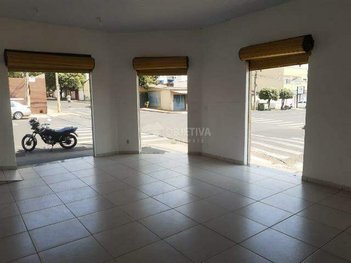 business em Avenida Ortízio Borges, Santa Mônica - Uberlândia - MG