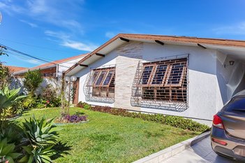 house em Rua Alfredo Heisler, Bacacheri - Curitiba - PR