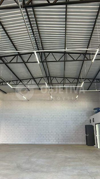 industrial em Avenida Luiz Loureiro Guimarães, Minas Gerais - Uberlândia - MG
