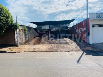 land_lot em Rua Doutor Manoel Thomaz Teixeira de Souza, Tocantins - Uberlândia - MG