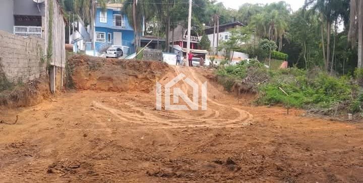Terreno á venda no Condominio Vila Verde - terraplenagem