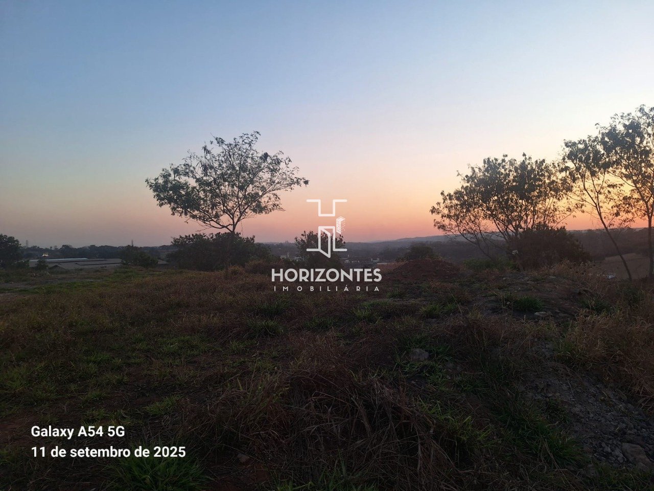 FOTO DO TERRENO TIRADA EM 11/09/25 
VISTA DO TERRENO