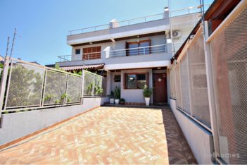 house em Rua Heitor Kramer, Guarujá - Porto Alegre - RS