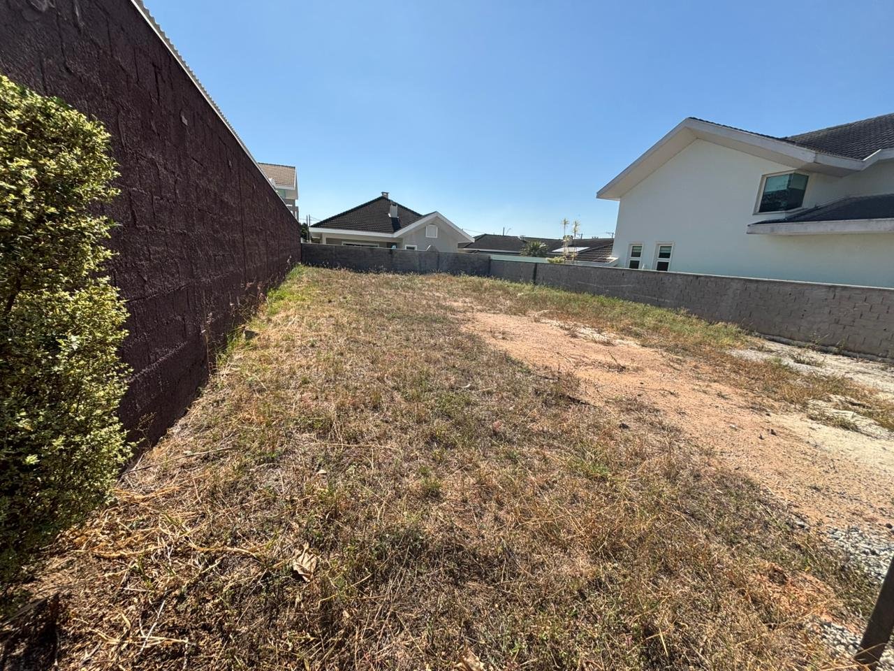 UM �TIMO TERRENO CONDOM�NIO FECHADO VILLAS DE SANTANA: OPORTUNIDADE!