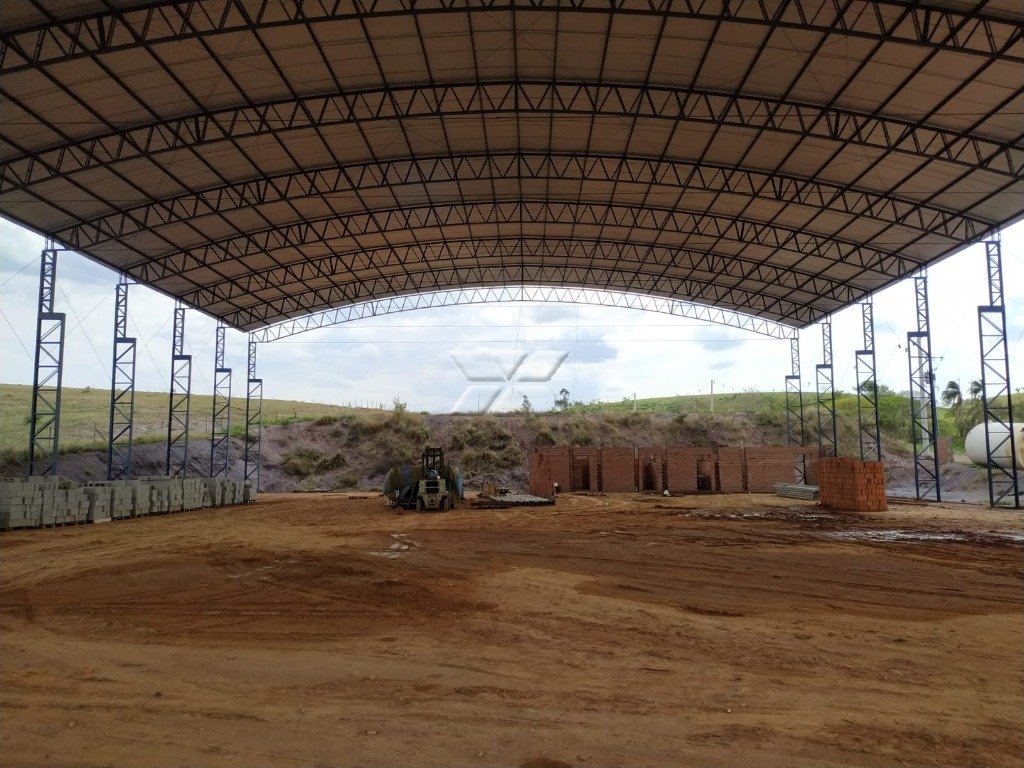 Vista interna barracão em construção