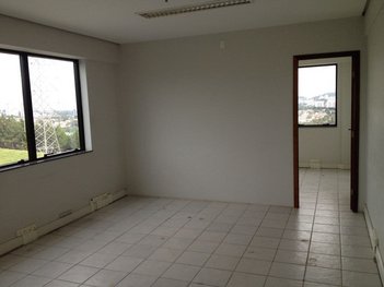 office em Yojiro Takaoka, Alphaville - Santana de Parnaíba - SP