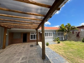 house em Rua Adib Teixeira Chedid, Centro - Gravataí - RS