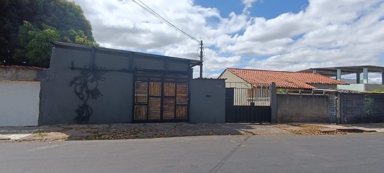 Casa com 3 quartos — Santa Terezinha, Belo Horizonte