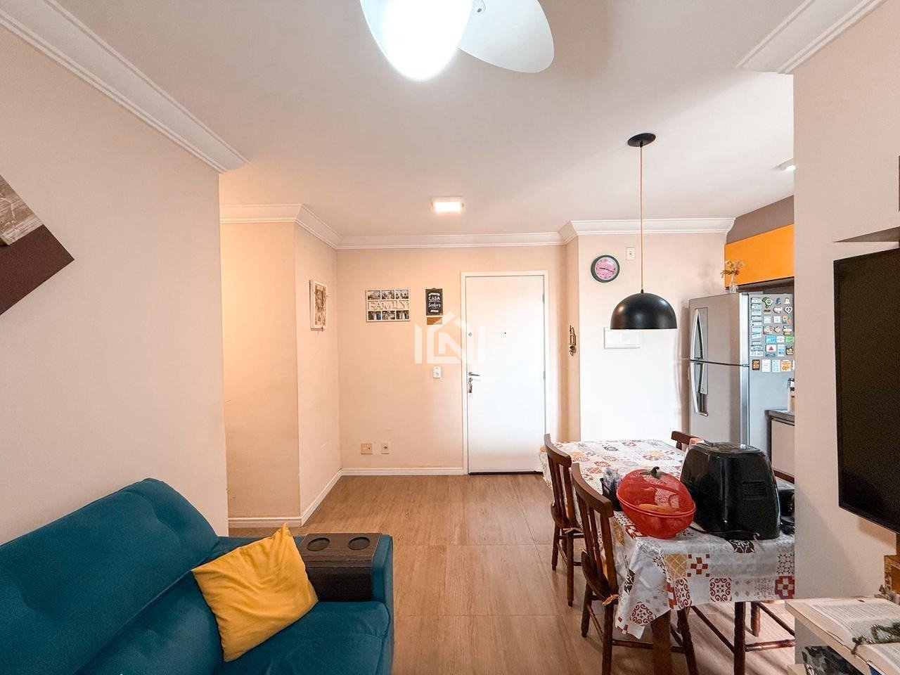 apartamento a venda no condominio villas da granja - sala de tv