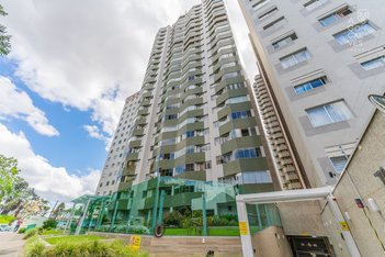 apartment em Rua Guilherme Pugsley, Água Verde - Curitiba - PR