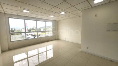 office em Rua Sebastião Furtado Pereira, Barreiros - São José - SC