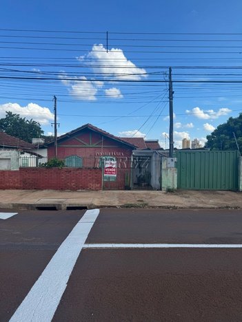 house em Rua Bolívia, Vila Brasil - Londrina - PR
