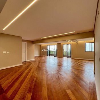 apartment em Avenida Silva Jardim, Água Verde - Curitiba - PR