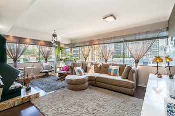 apartment em Rua Azevedo Sodré, Passo da Areia - Porto Alegre - RS