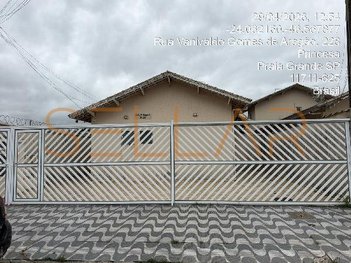 house em Rua Vanivaldo Gomes de Aragão, Princesa - Praia Grande - SP