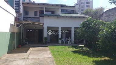 house em Rua General Pedro Bittencourt, Passo da Areia - Porto Alegre - RS