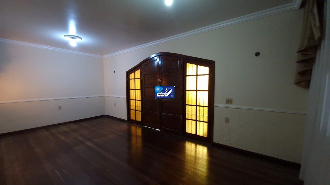 Casa com 4 quartos — Cidade Nova, Belo Horizonte
