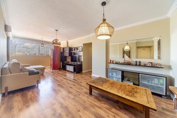 apartment em Rua Veríssimo Rosa, Jardim Botânico - Porto Alegre - RS
