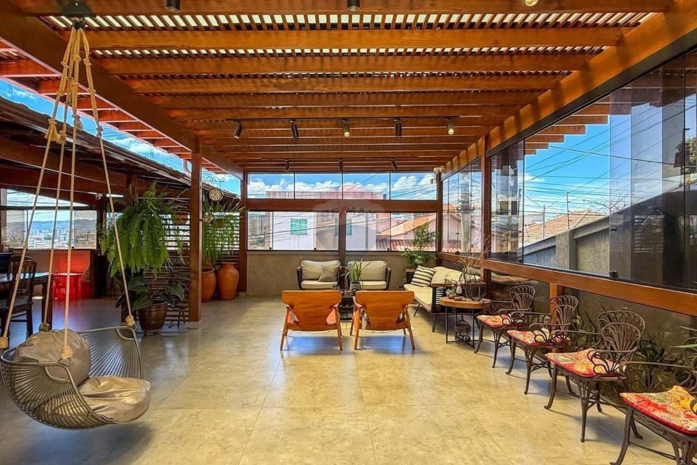 Casa com 4 quartos — Caiçaras, Belo Horizonte