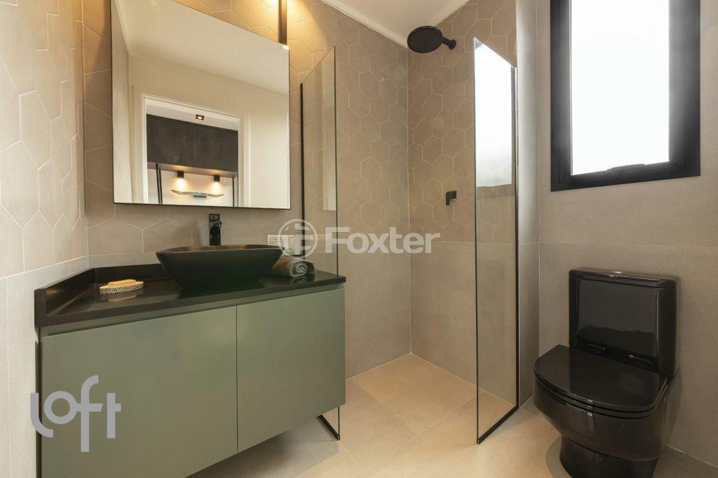 banheiro-moderno-com-box-de-vidro-e-armario